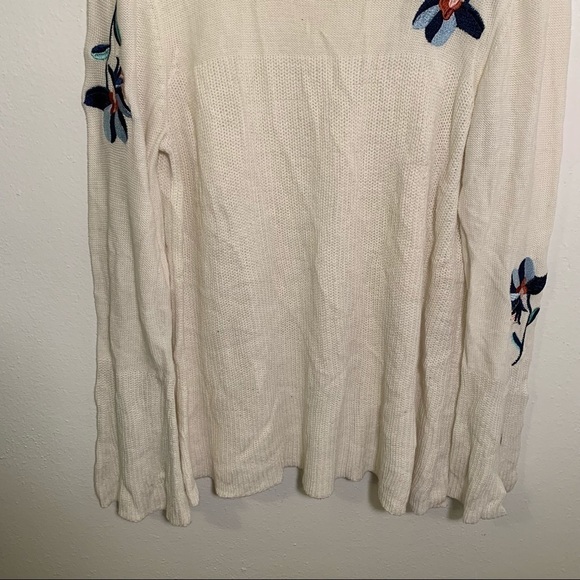 St. John’s Bay Crewneck Sweater Embroidered Floral - Picture 5 of 11